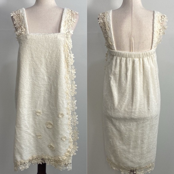 Vintage Cream Wrap Towel Floral Embroidered Flirty feminine Women's S/M